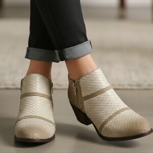 Charles David Farren Tan Snakeskin Embossed Suede Leather Ankle Boots Size 9